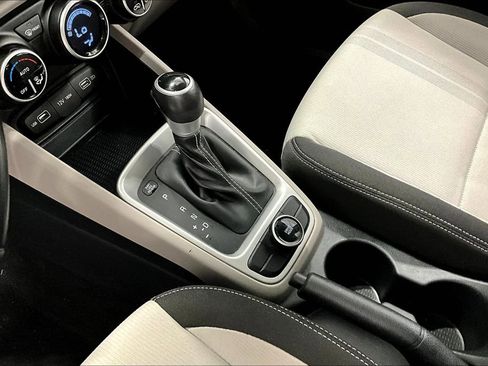 Used 2022 Hyundai Venue SEL w/ Cargo Package image 17