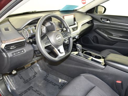 Used 2024 Nissan Altima 2.5 SV FWD image 35