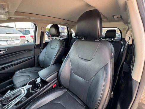 Used 2018 Ford Edge Titanium w/ Equipment Group 302A AWD/4WD image 16