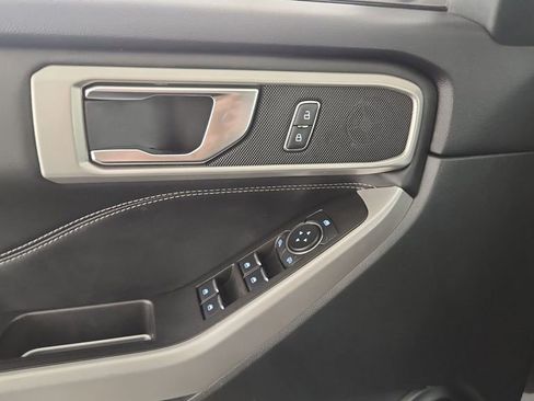 Certified 2024 Ford Explorer XLT AWD/4WD image 15