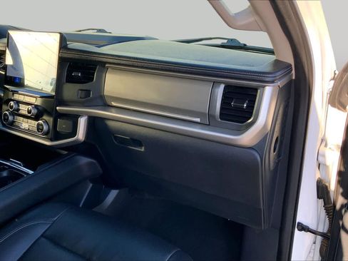 Used 2024 Ford Expedition XLT RWD image 19