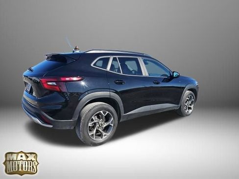 Used 2025 Chevrolet Trax LT w/ LT Convenience Package image 11