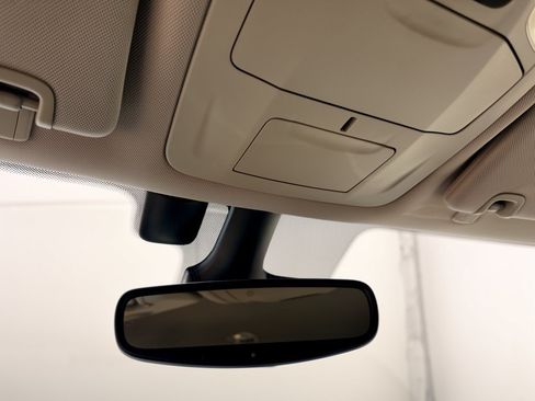 Used 2021 Chrysler Pacifica Touring-L FWD image 23
