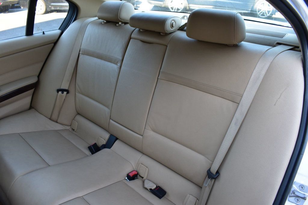 Used 2011 BMW 328i Sedan w/ Premium Pkg RWD image 21