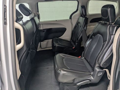 Certified 2024 Chrysler Pacifica Touring-L FWD image 22