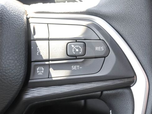 New 2025 Jeep Grand Cherokee Altitude image 26