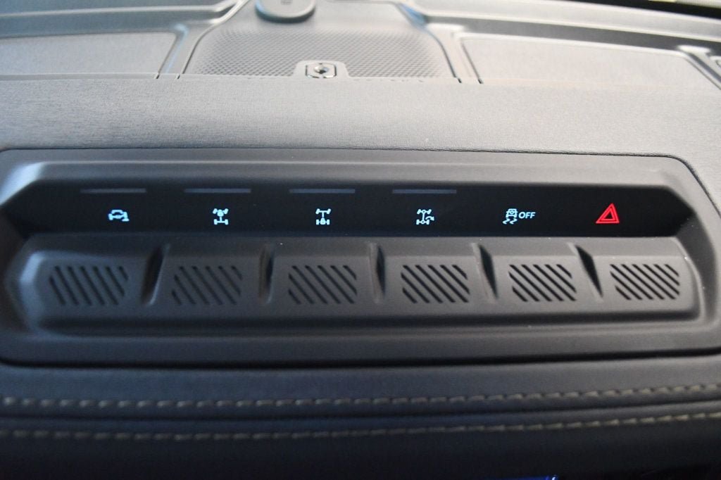 Used 2025 Ford Bronco Badlands AWD/4WD image 65