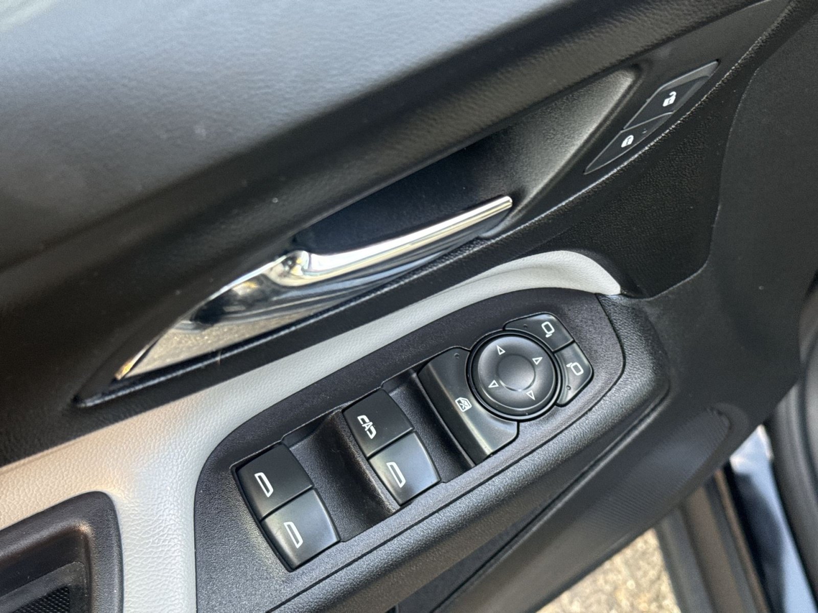 Used 2020 Chevrolet Equinox LT AWD/4WD image 16