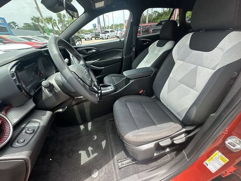 Used 2024 Chevrolet Trax RS w/ Driver Confidence Package FWD image 19