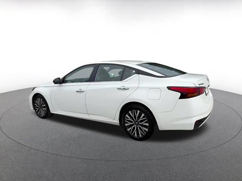 Used 2025 Nissan Altima 2.5 SV FWD image 10