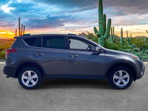 Used 2014 Toyota RAV4 XLE FWD image 2