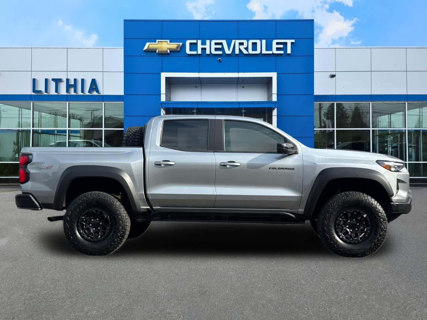 Used 2024 Chevrolet Colorado ZR2 w/ ZR2 Bison Edition AWD/4WD image 8