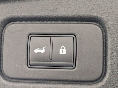 Used 2022 Nissan Pathfinder SL FWD image 30