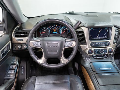 Used 2018 GMC Yukon XL Denali w/ Denali Ultimate Package AWD/4WD image 12