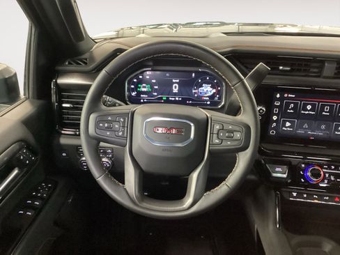 Used 2025 GMC Sierra 2500 AT4 w/ AT4 Premium Plus Package AWD/4WD image 12