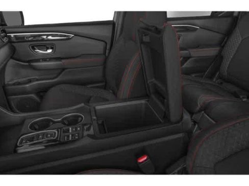 Used 2025 Honda Pilot Sport image 13