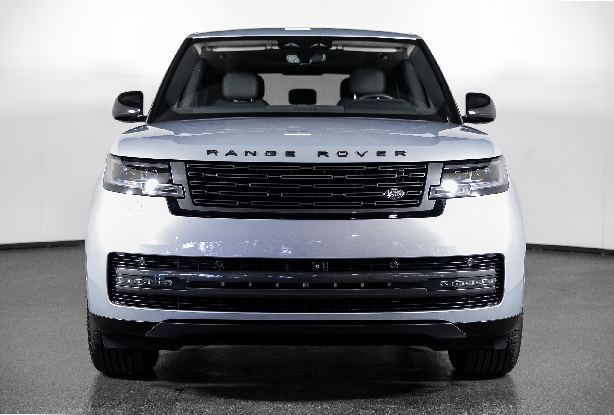 Used 2024 Land Rover Range Rover SE AWD/4WD image 4