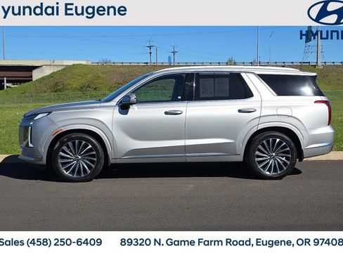 Used 2023 Hyundai Palisade Calligraphy w/ Winter Package image 7