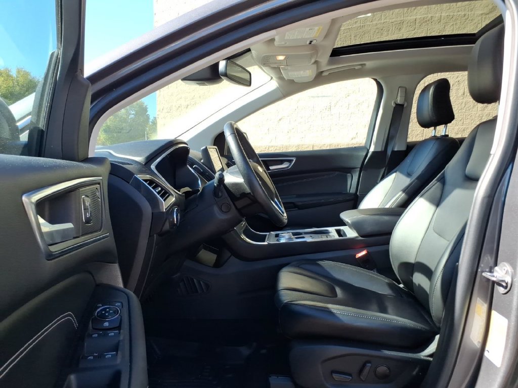 Used 2021 Ford Edge Titanium w/ Equipment Group 301A FWD image 14