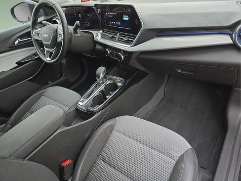 Used 2025 Chevrolet Trax LT w/ Driver Confidence Package image 11