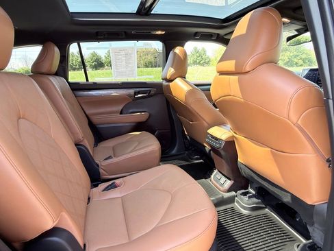 Used 2022 Toyota Highlander Platinum image 32