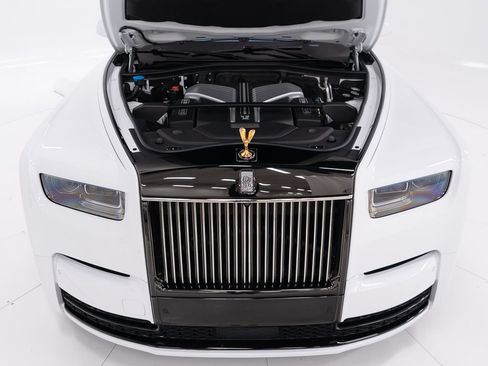 Used 2023 Rolls-Royce Phantom Sedan RWD image 56