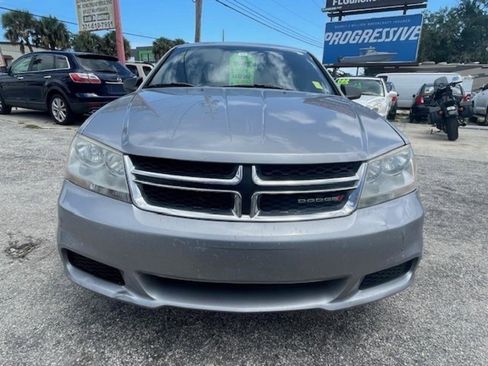 Used 2013 Dodge Avenger SE image 2