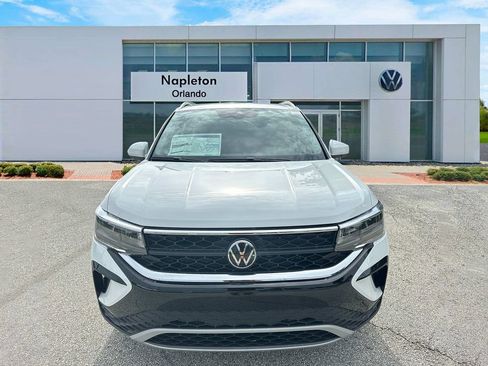 New 2024 Volkswagen Taos SE image 2
