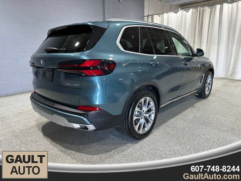 Used 2024 BMW X5 xDrive40i w/ Premium Package AWD/4WD image 3