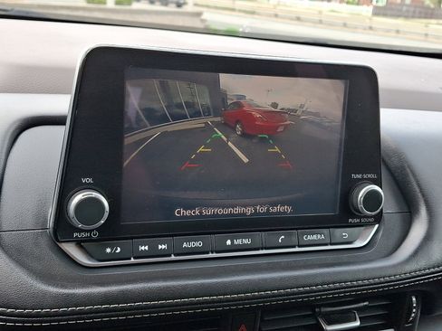 Used 2023 Nissan Rogue S AWD/4WD image 17