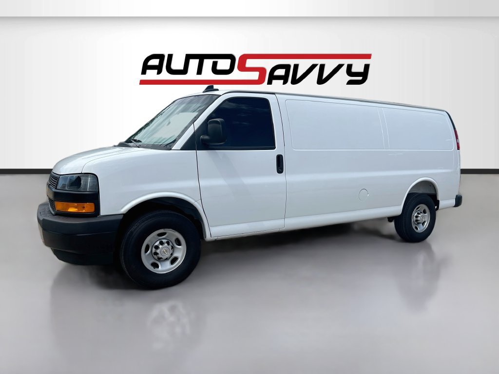 Used 2025 Chevrolet Express 3500 Extended w/ Driver Convenience Package RWD image 3