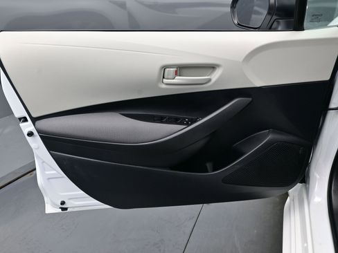 Used 2025 Toyota Corolla LE FWD image 12