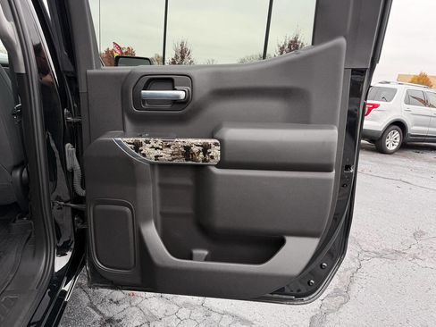 Used 2021 Chevrolet Silverado 1500 Custom Trail Boss w/ Realtree Special Edition image 23