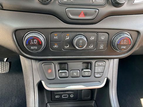Used 2020 GMC Terrain SLT w/ Preferred Package FWD image 33