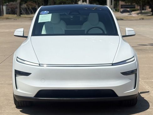 Used 2026 Tesla Model Y 2WD image 2