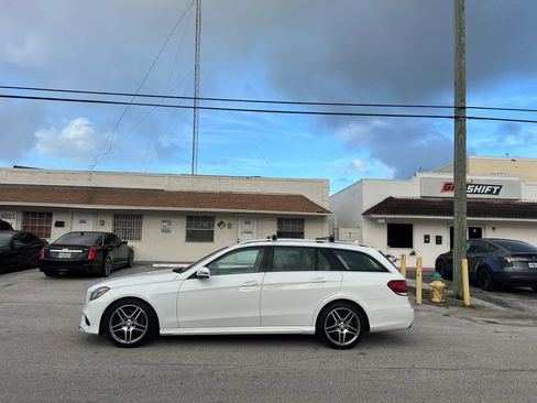 Used 2014 Mercedes-Benz E 350 4MATIC Wagon image 2