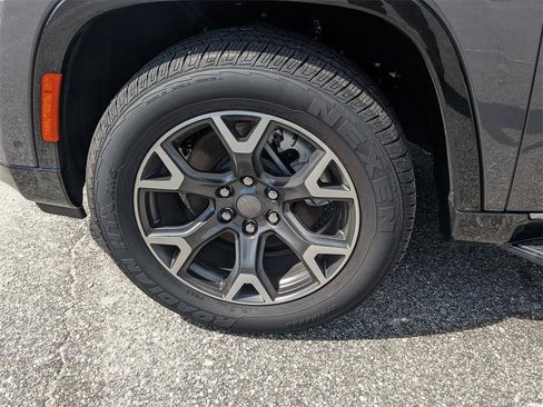 New 2024 Jeep Wagoneer Series III w/ Convenience Group I image 11