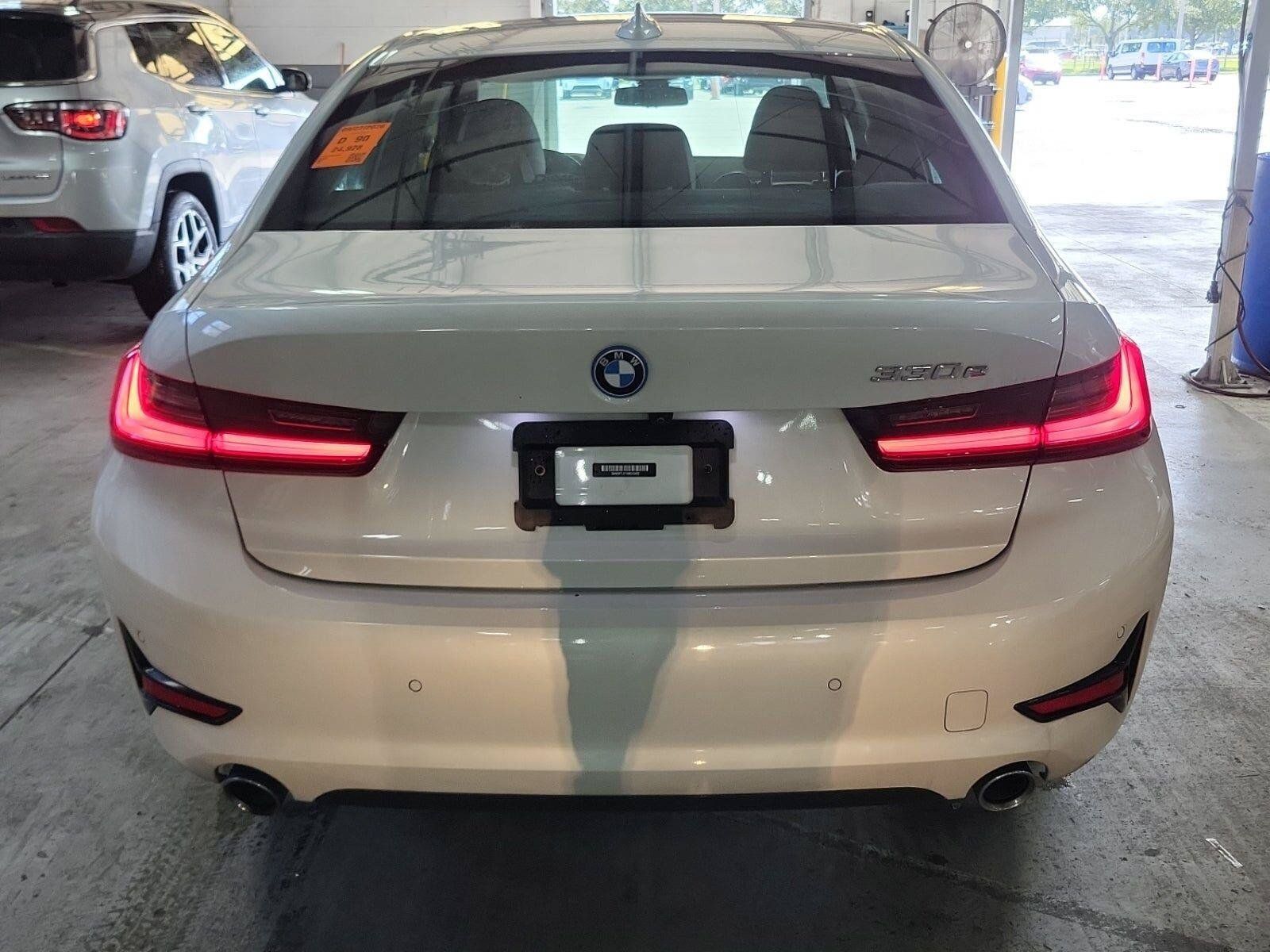Used 2022 BMW 330e w/ Driving Assistance Package RWD image 17