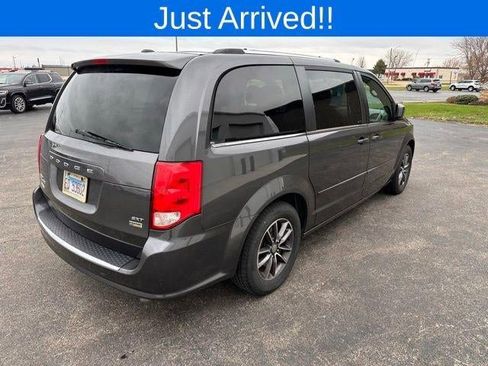 Used 2017 Dodge Grand Caravan SXT image 5