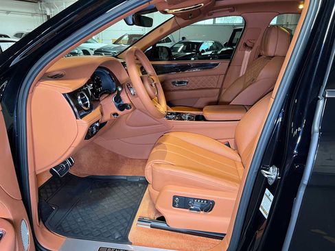 Used 2022 Bentley Bentayga AWD/4WD image 26