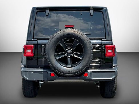 Used 2022 Jeep Wrangler Unlimited Sahara AWD/4WD image 5