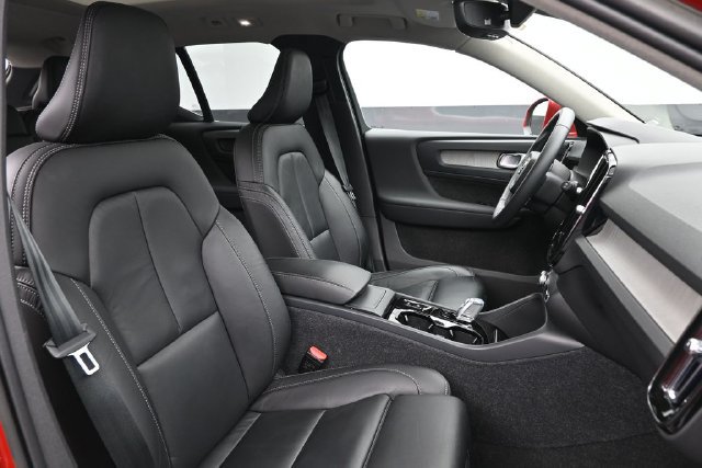 Used 2023 Volvo XC40 B4 Plus w/ Driver Assist Package FWD image 32