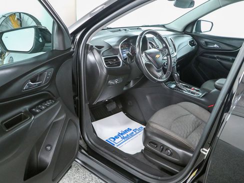 Used 2019 Chevrolet Equinox LT FWD image 3