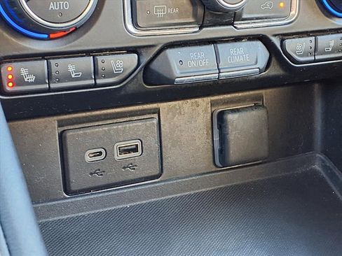 Used 2023 Chevrolet Suburban Premier image 27