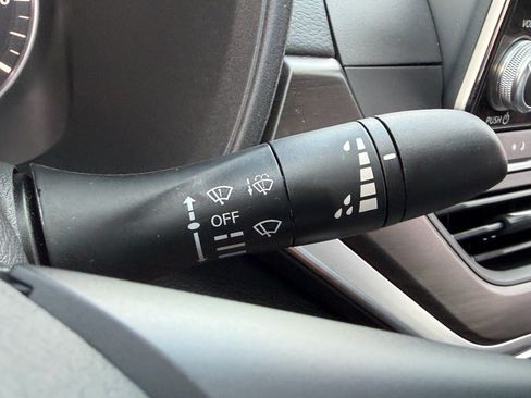 Certified 2025 Nissan Altima 2.5 SV FWD image 27