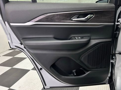 New 2025 Jeep Grand Cherokee Limited w/ Trailer Tow Package image 19