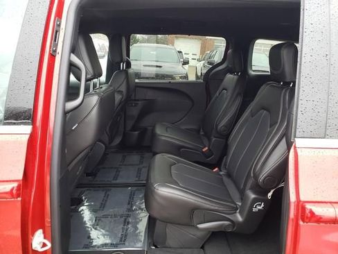New 2026 Chrysler Pacifica Select image 7