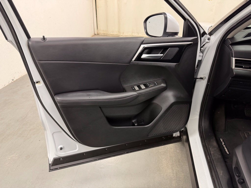 Used 2024 Mitsubishi Outlander SE FWD image 19