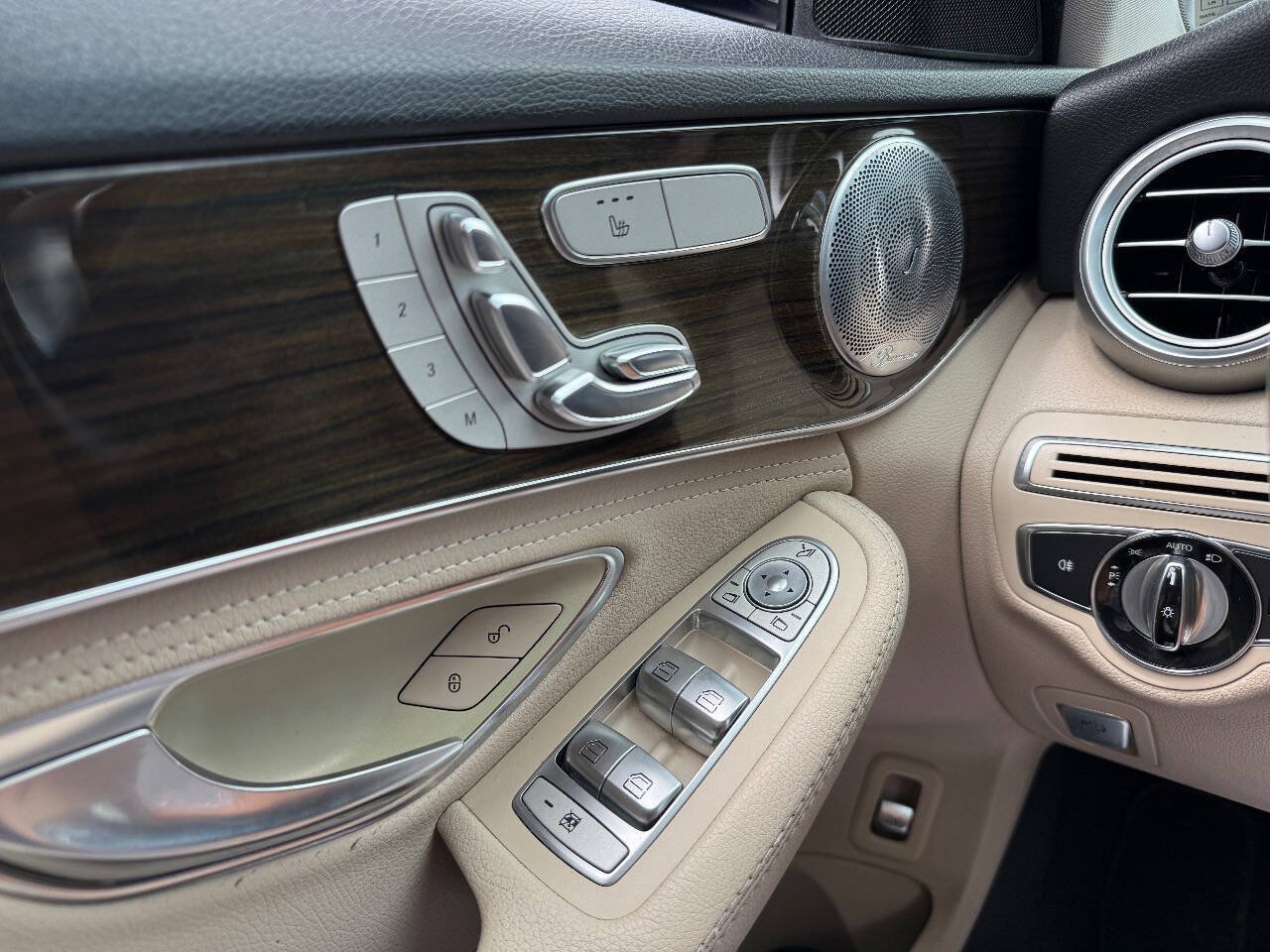 Used 2015 Mercedes-Benz C 300 4MATIC Sedan image 21