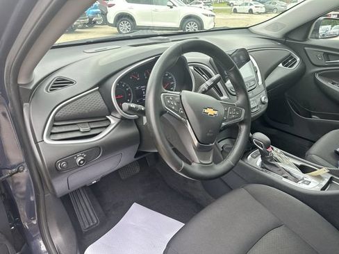 Used 2025 Chevrolet Malibu RS FWD image 13